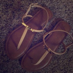 Cute sandals with gold bow